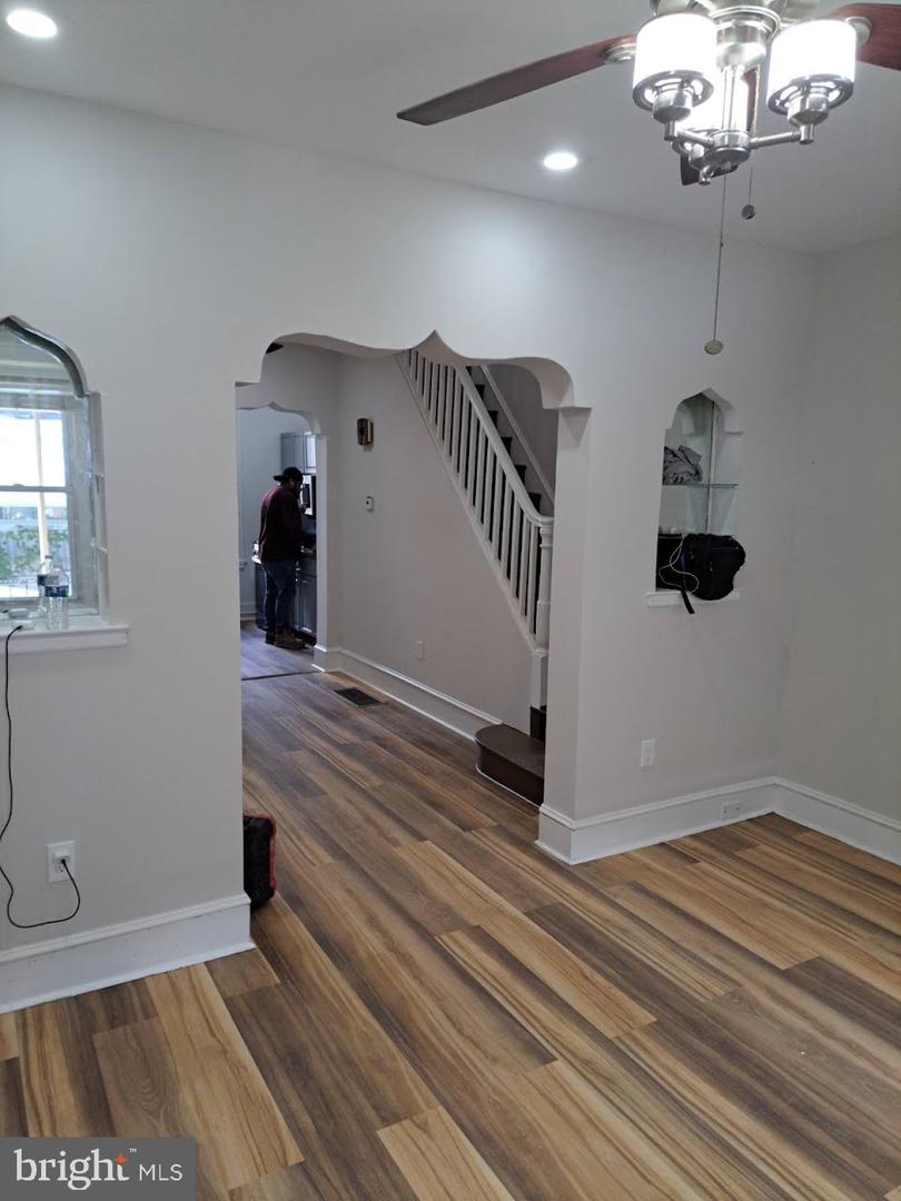2562 N Hollywood St Property Photo 2