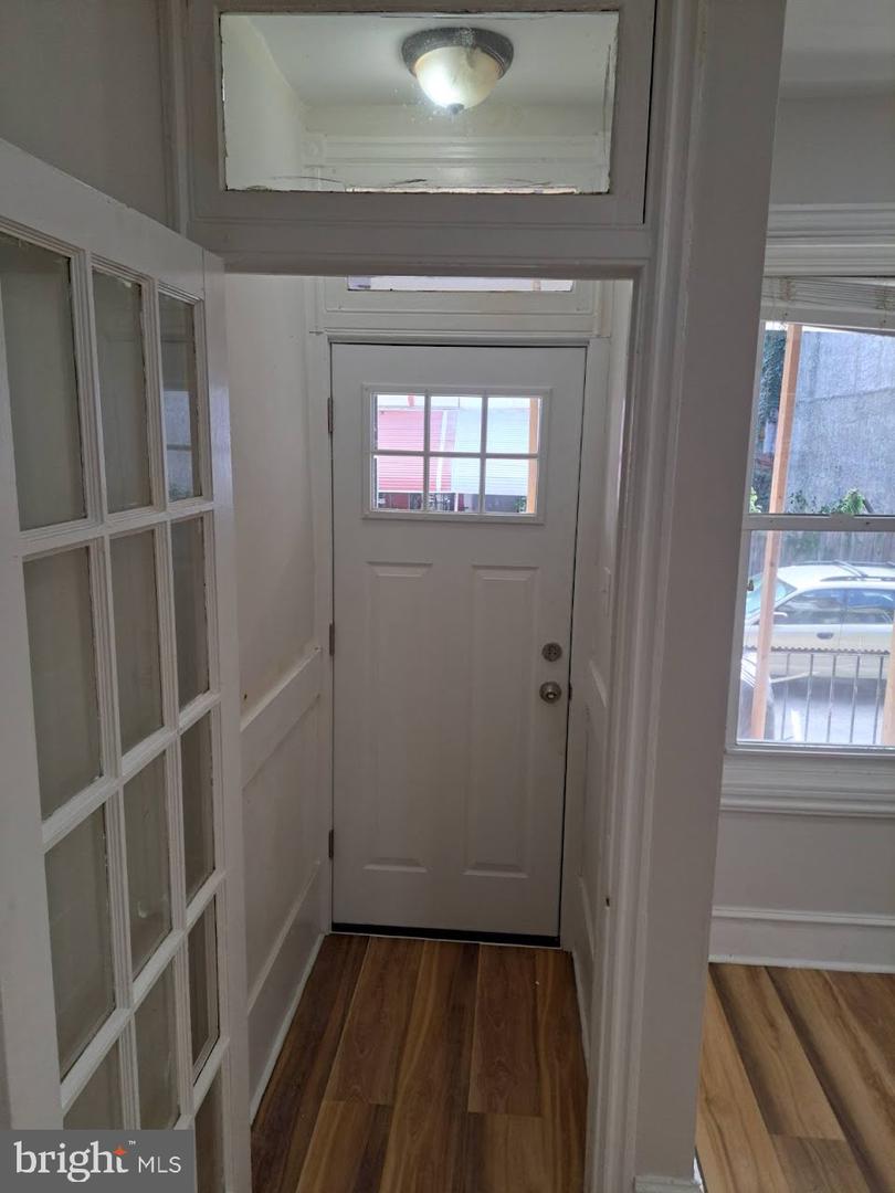 2562 N Hollywood St Property Photo 5