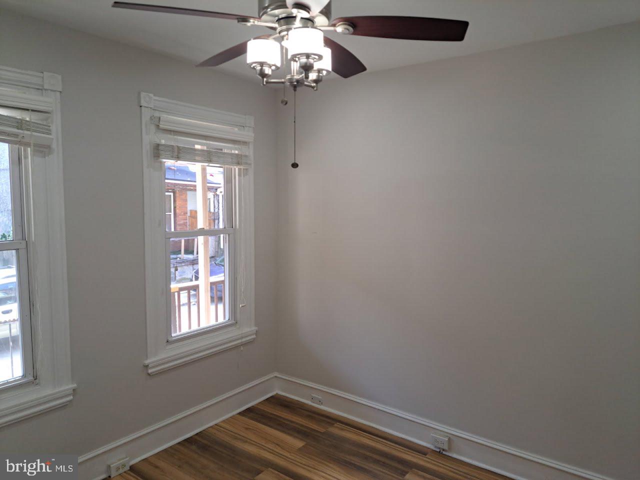 2562 N Hollywood St Property Photo 7
