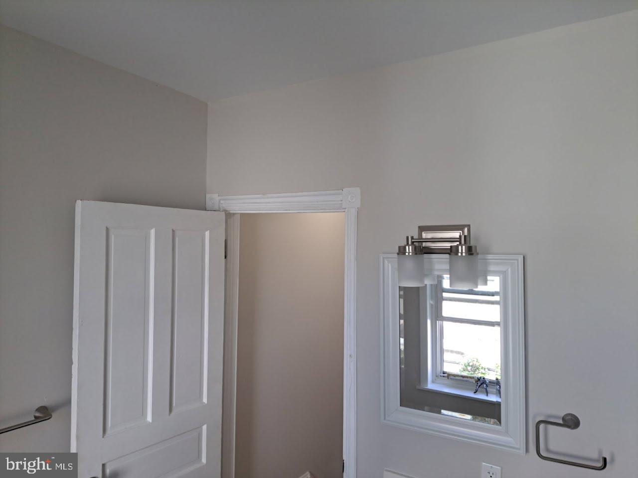 2562 N Hollywood St Property Photo 11
