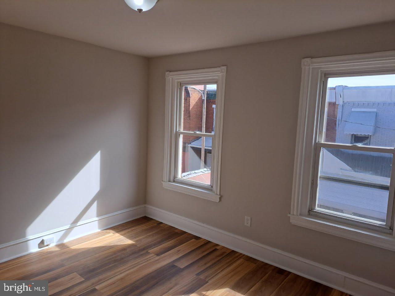 2562 N Hollywood St Property Photo 16