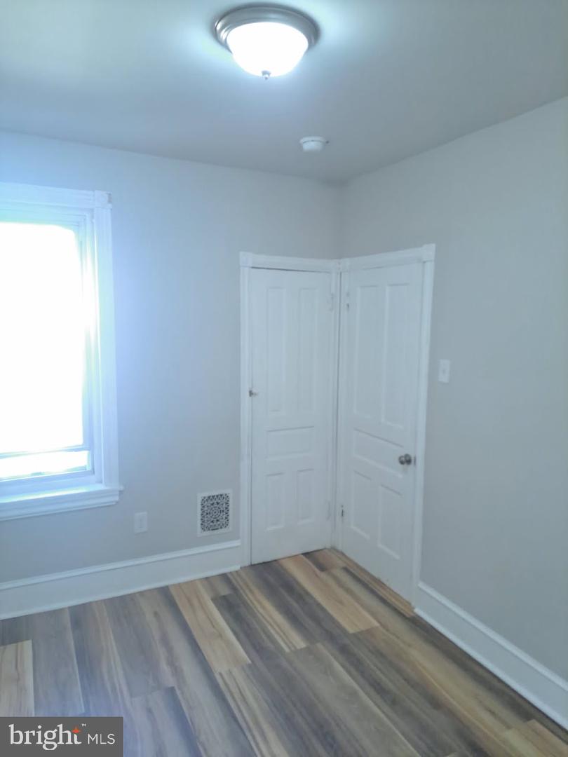 2562 N Hollywood St Property Photo 19