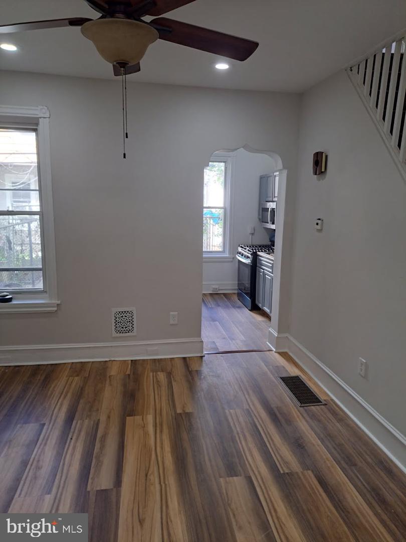 2562 N Hollywood St Property Photo 21