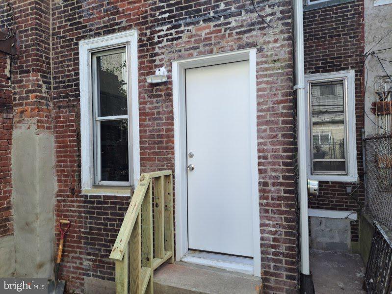 2562 N Hollywood St Property Photo 23