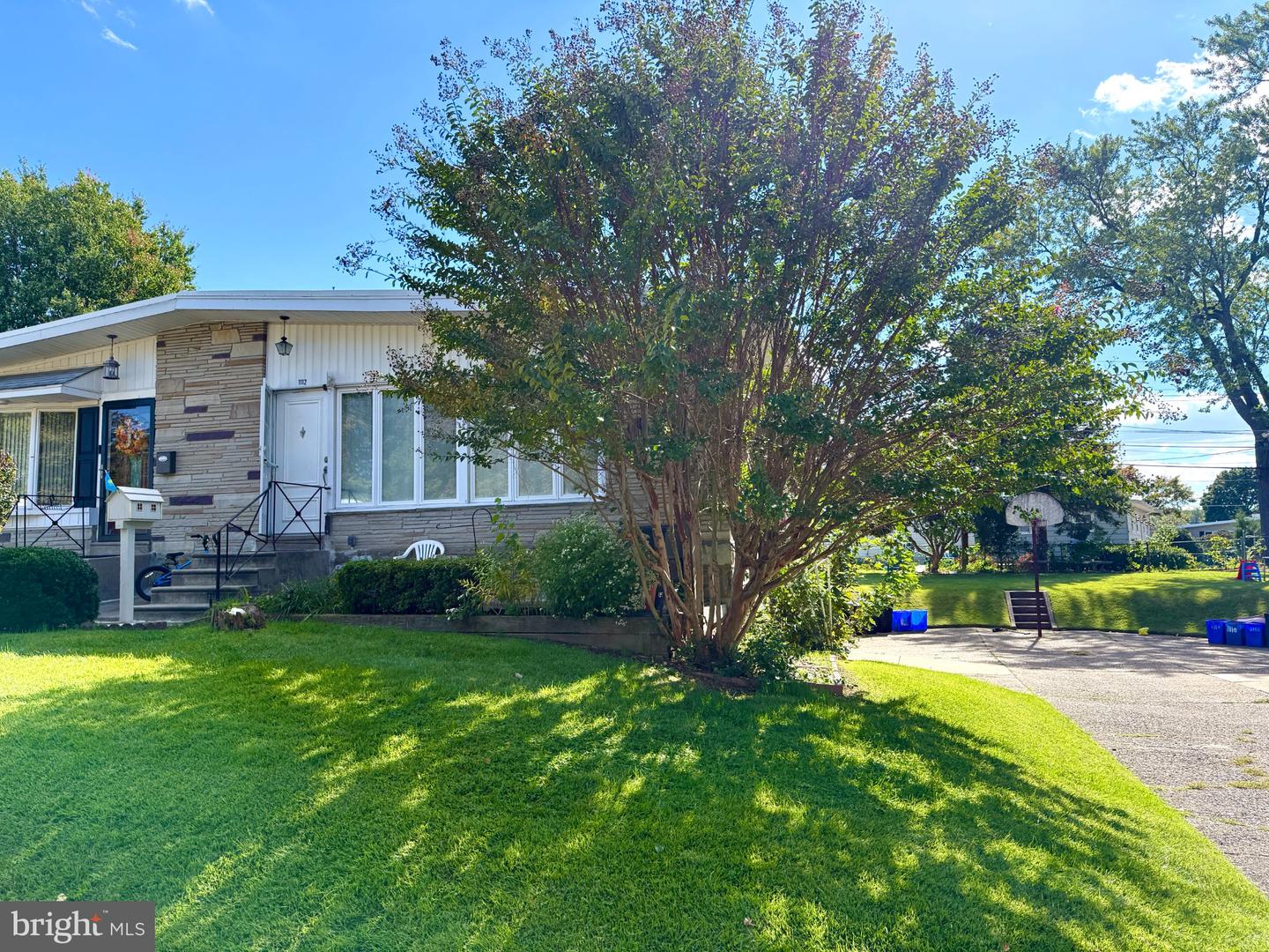 1112 BINGHAM ST Property Photo 1