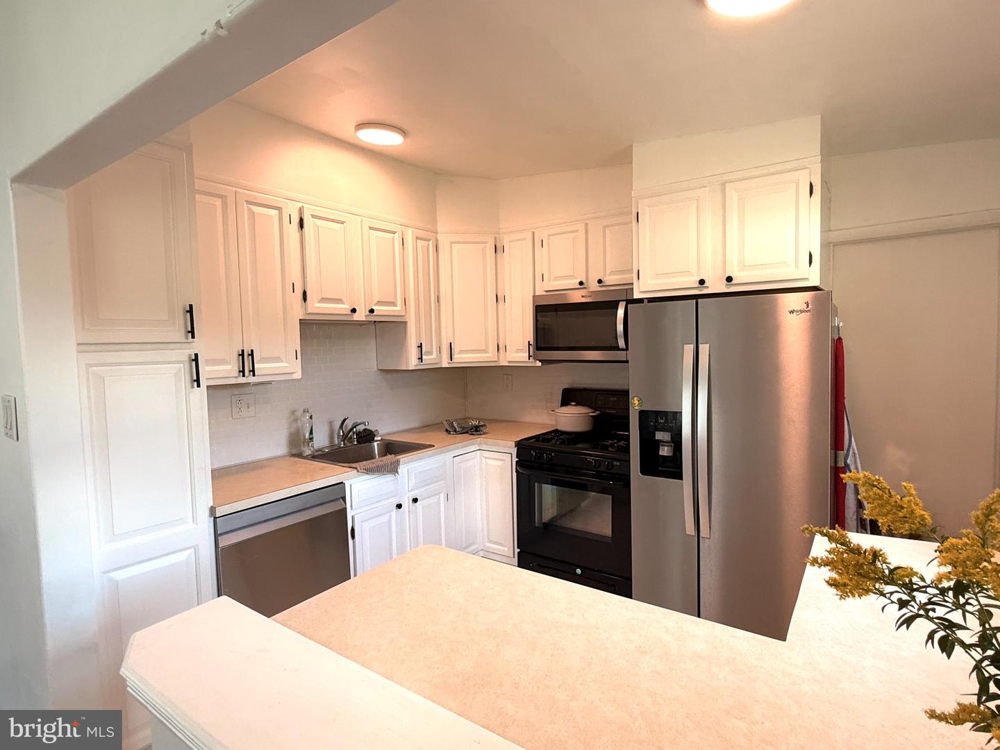 1112 Bingham St Property Photo 5