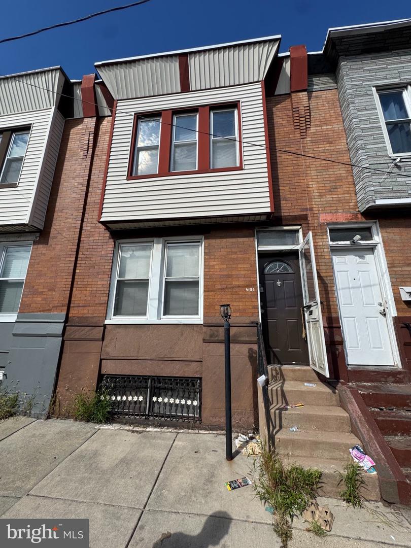 4136 N DARIEN ST Property Photo 1