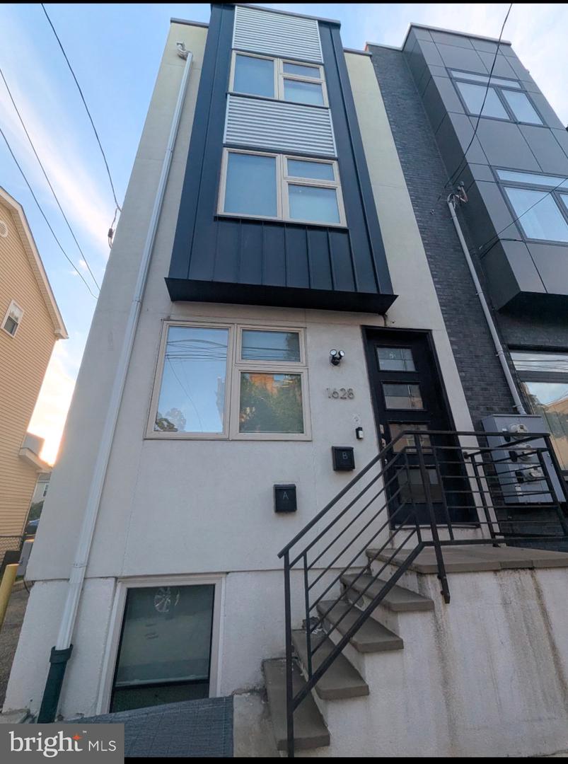 1628 N MARSHALL ST #A Property Photo 1