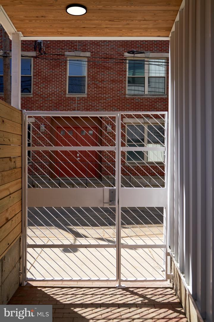 2011 Cambridge St #e Property Photo 4