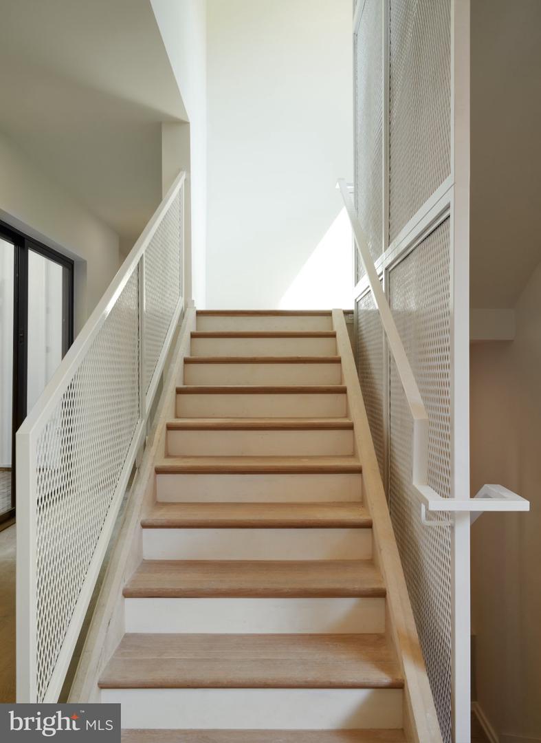 2011 Cambridge St #e Property Photo 5