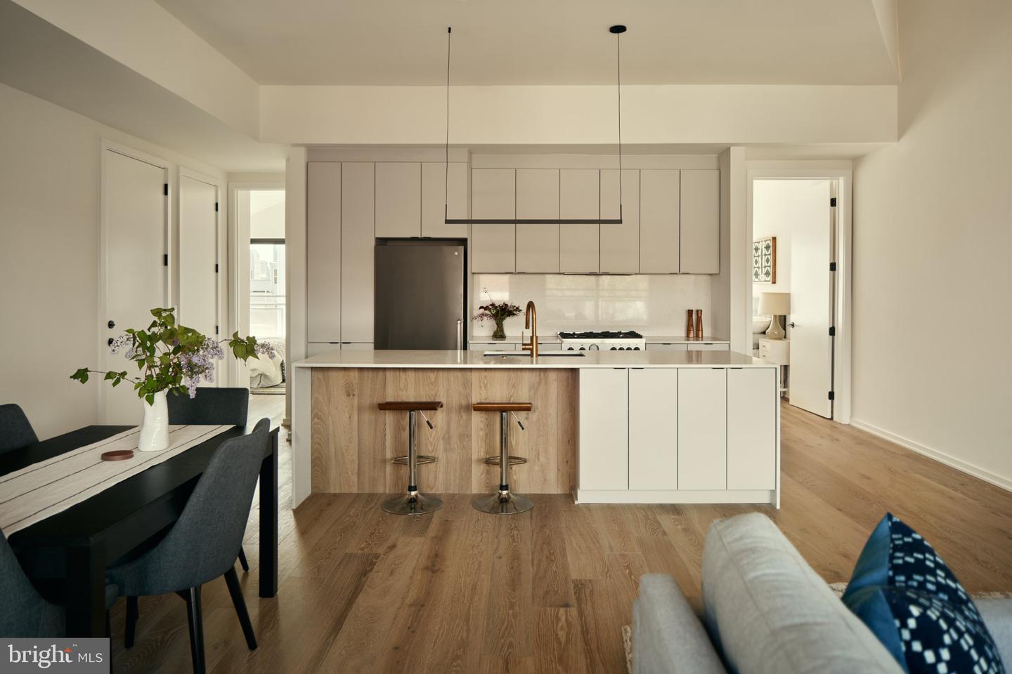 2011 Cambridge St #e Property Photo 7