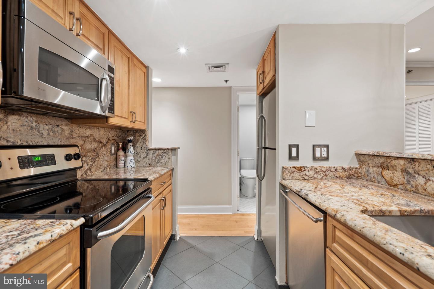 301 Race St #c007 Property Photo 14