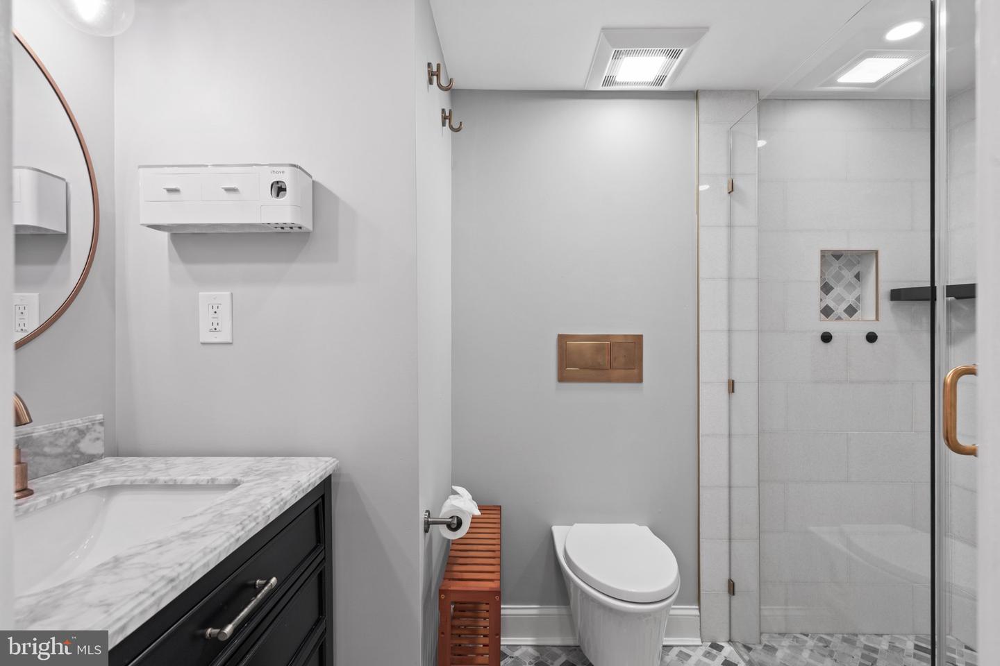 301 Race St #c007 Property Photo 17