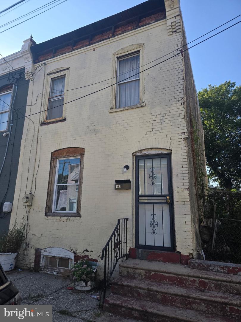 955 E Locust Ave Property Photo 1