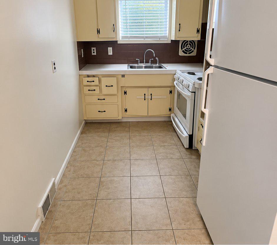 1003 E Sedgwick St Property Photo 4