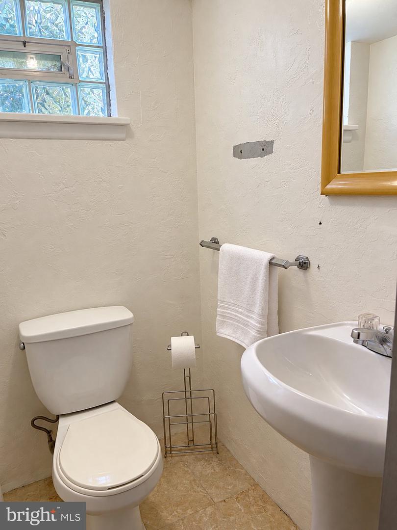 1003 E Sedgwick St Property Photo 14