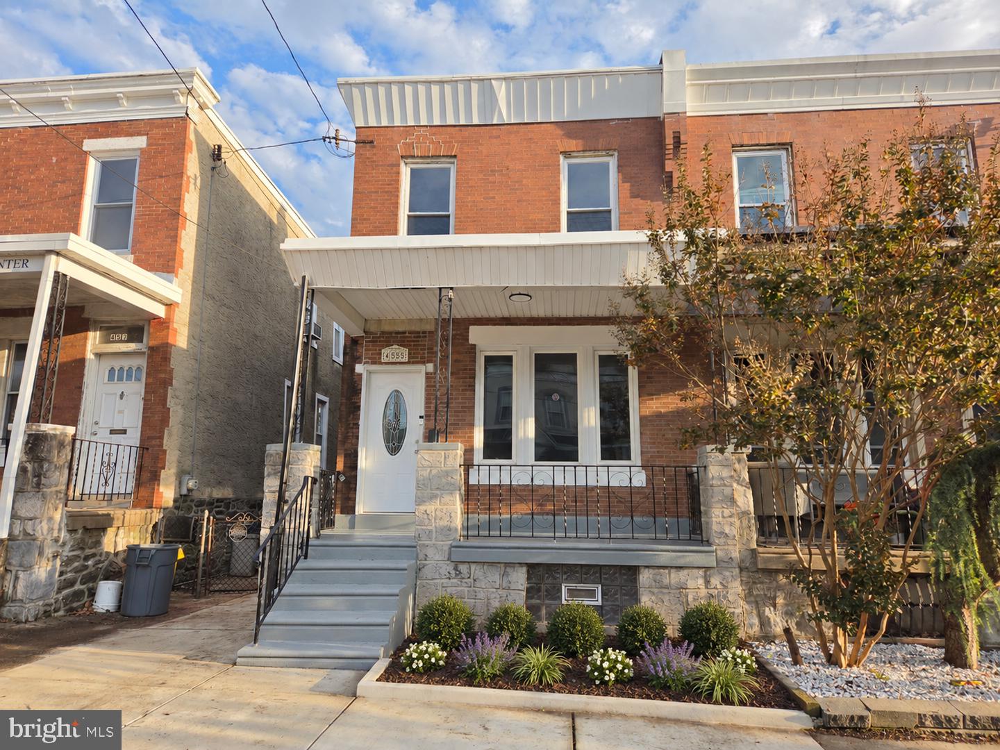 455 Roxborough Ave Property Photo 1