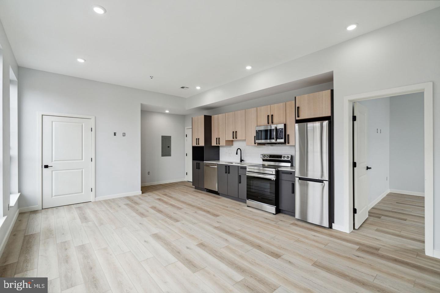1112-16 E Berks St #403 Property Photo 6