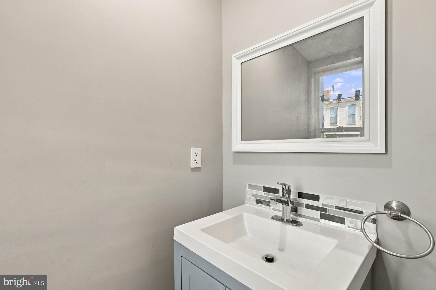 212 N Wanamaker St Property Photo 12