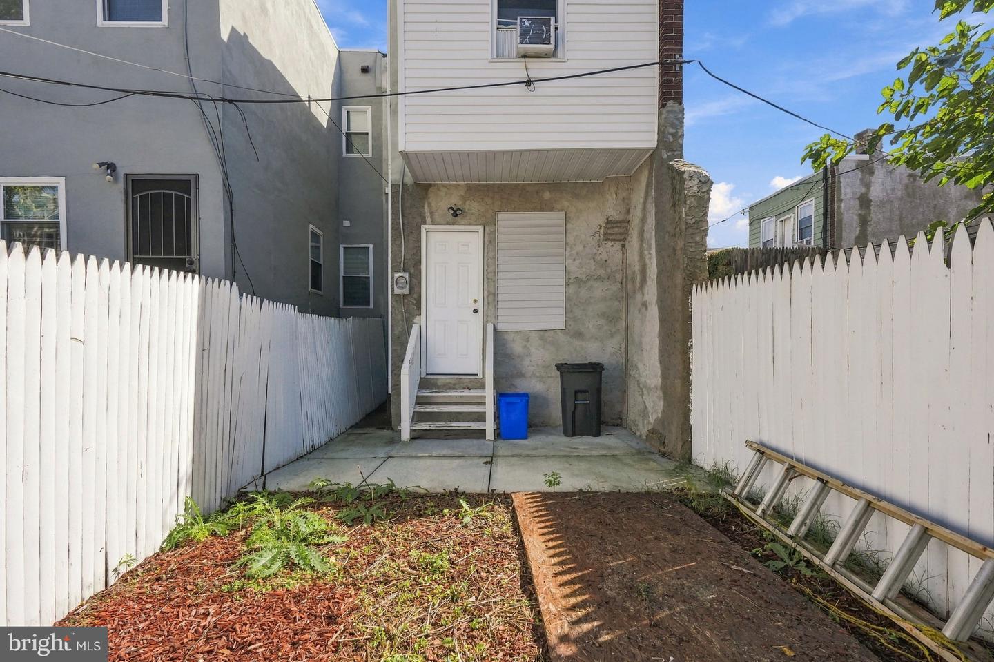 212 N Wanamaker St Property Photo 15