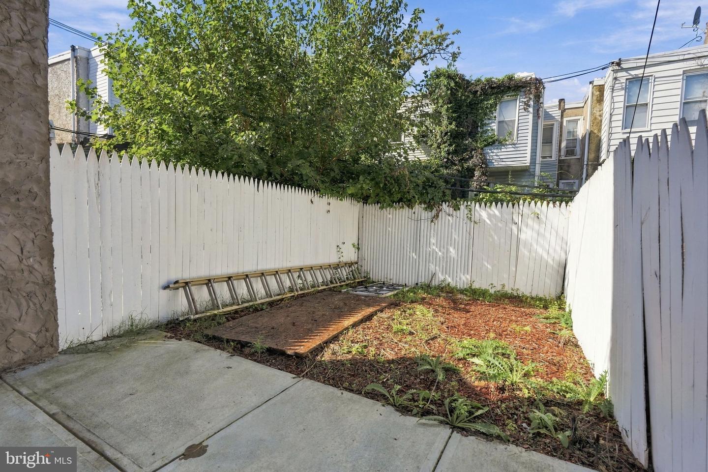 212 N Wanamaker St Property Photo 16