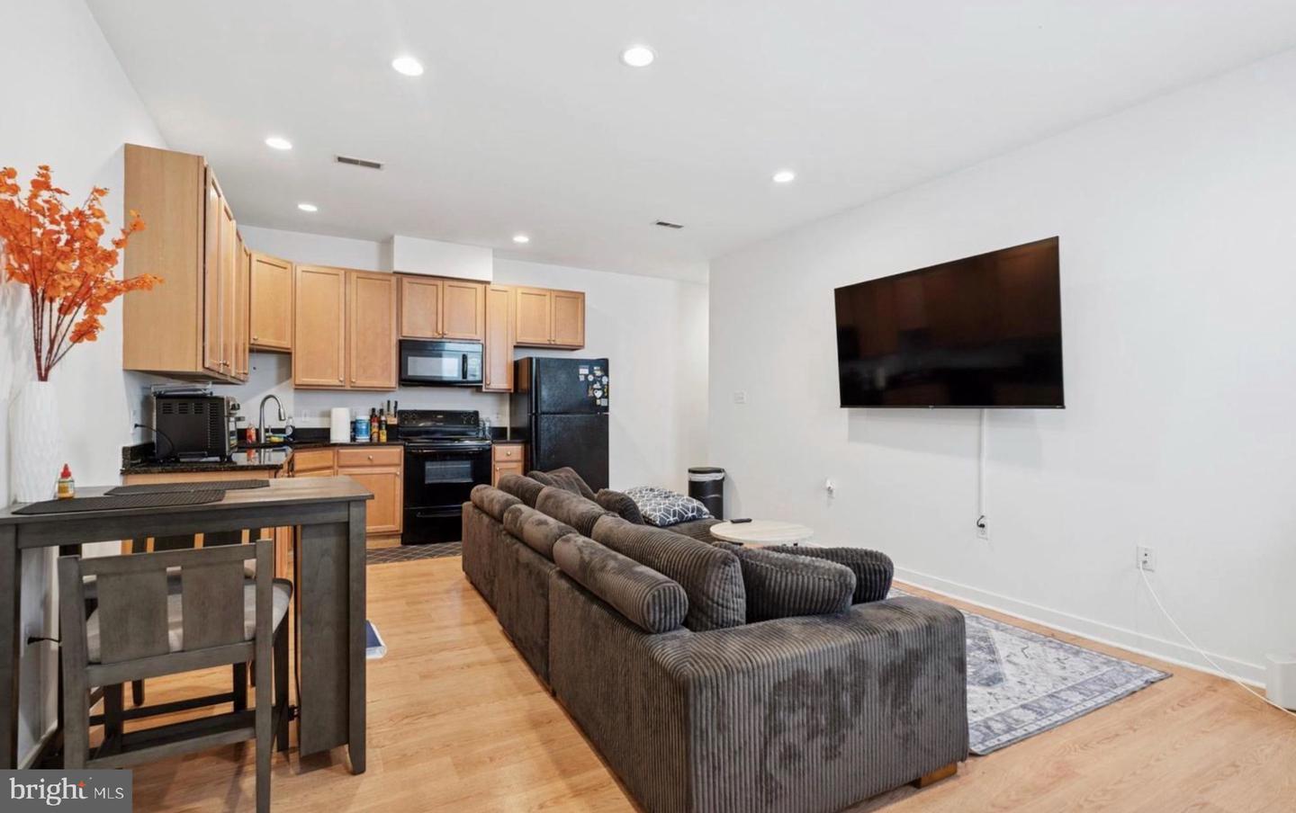 6212 RIDGE AVE #D Property Photo 1