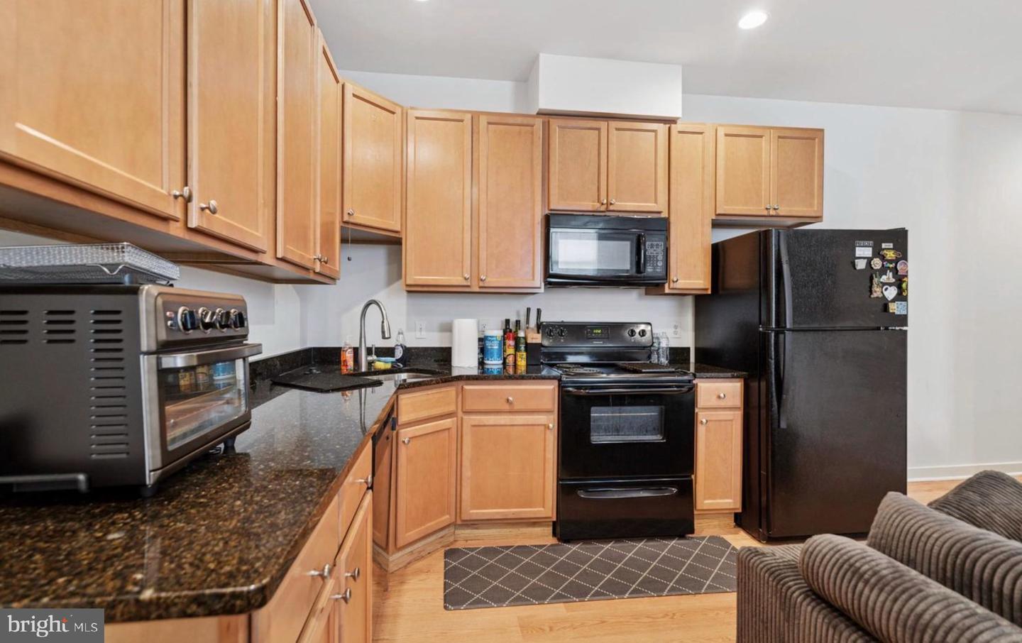 6212 Ridge Ave #d Property Photo 2