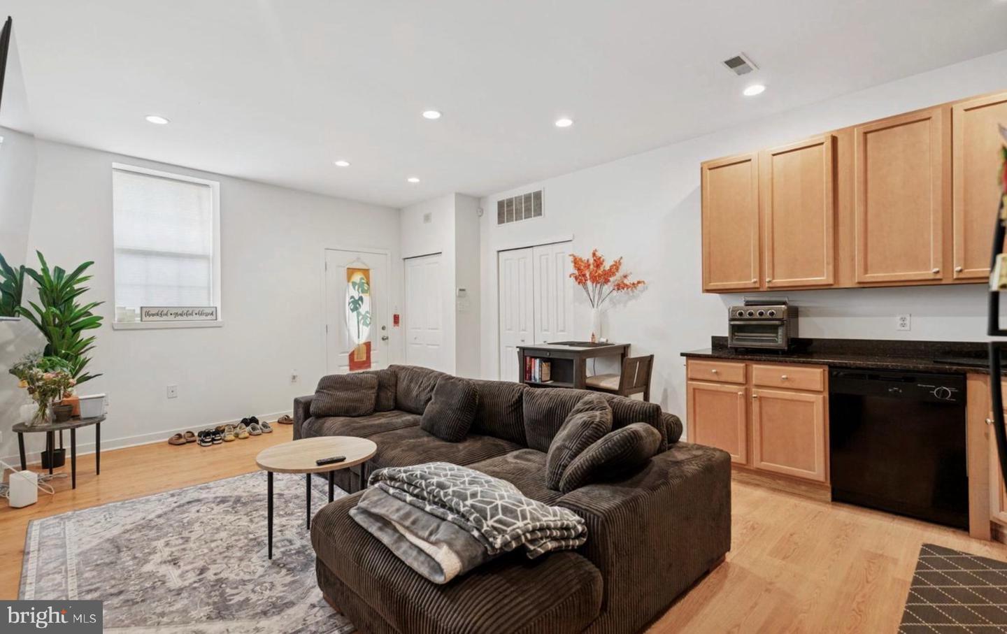 6212 Ridge Ave #d Property Photo 5