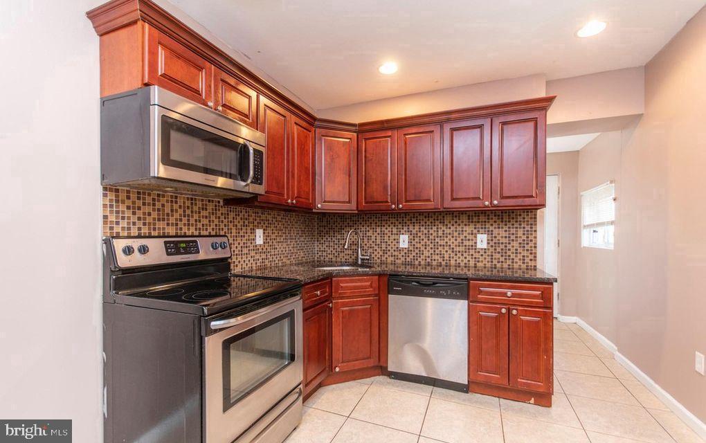 2017 N GRATZ ST Property Photo 1