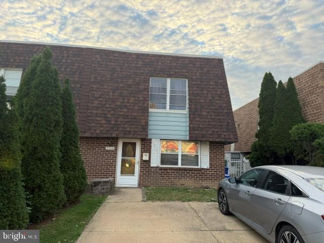 2160 CONWELL AVE Property Photo 1