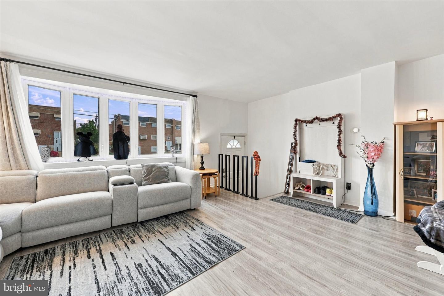 12018 Waldemire Dr Property Photo 3