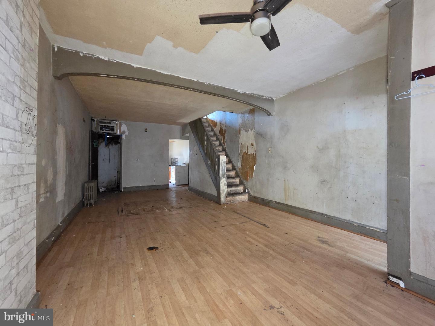 140 Hoffman St Property Photo 4