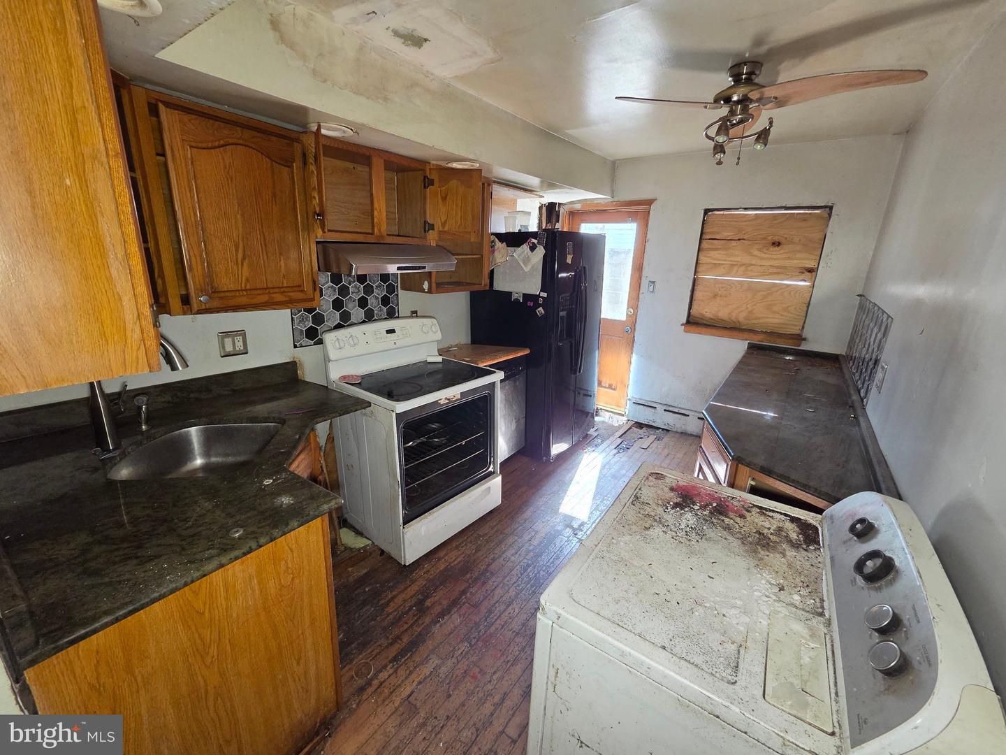 140 Hoffman St Property Photo 6