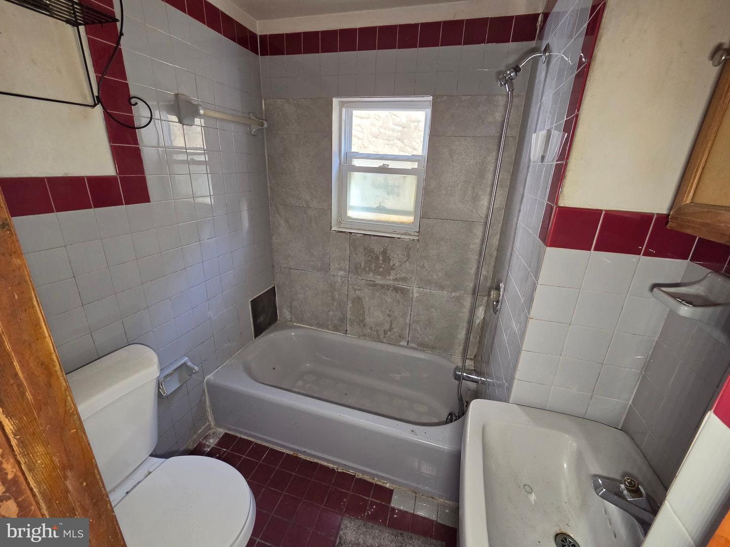 140 Hoffman St Property Photo 9