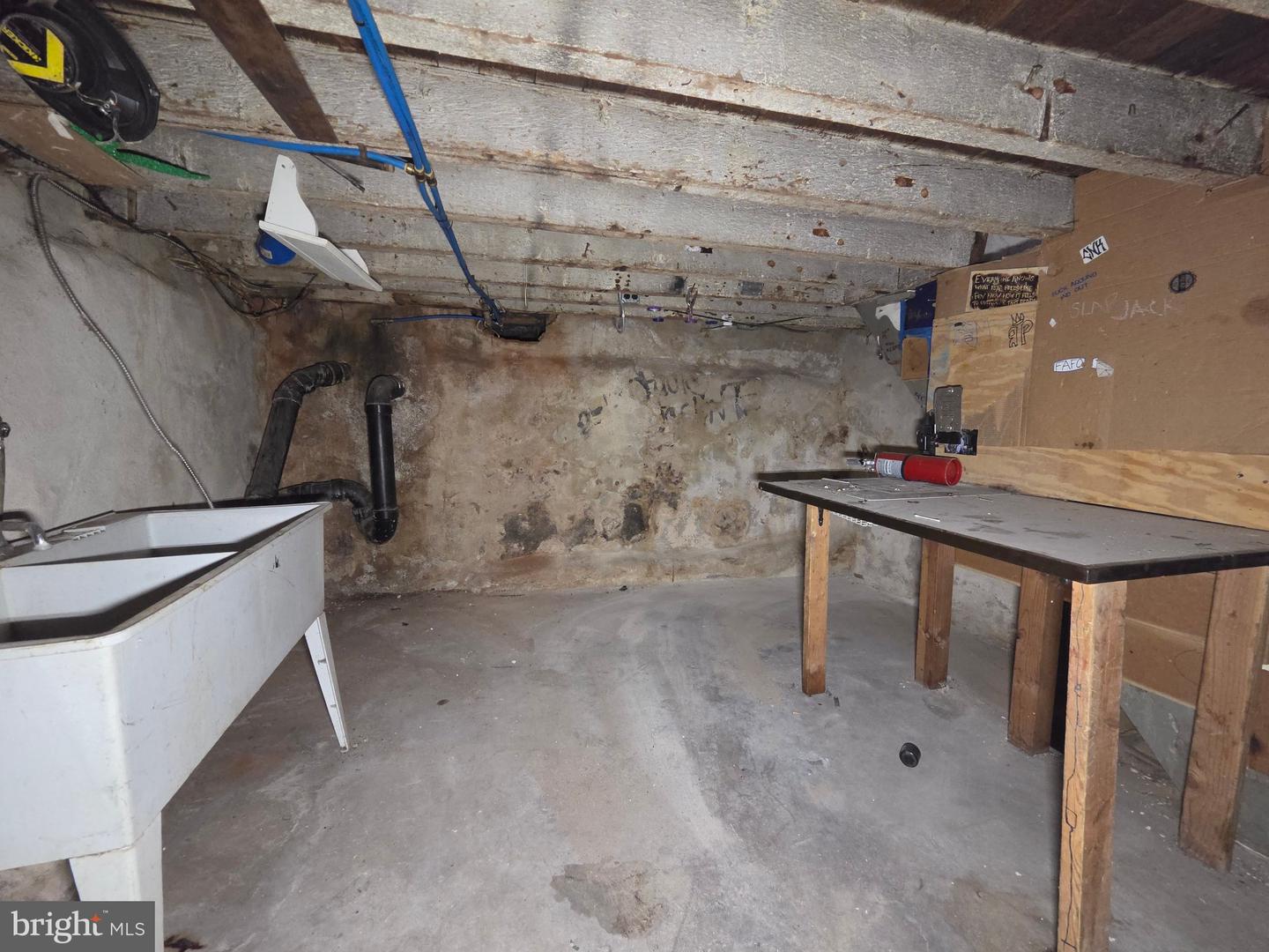 140 Hoffman St Property Photo 13
