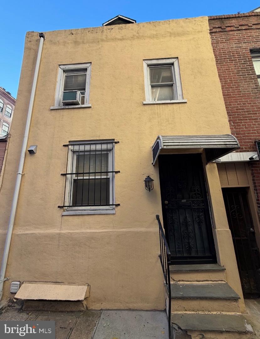 202 N CLIFTON ST Property Photo 1
