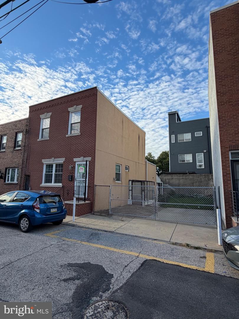 519 E CABOT ST Property Photo 1