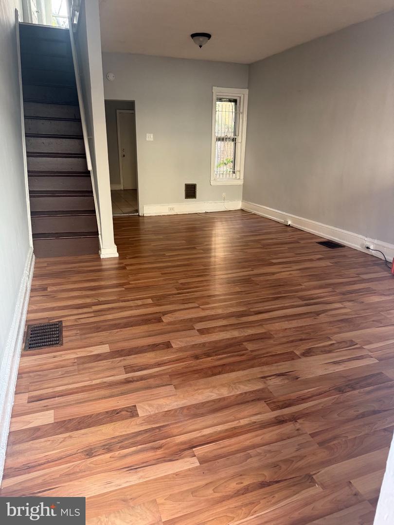 4452 N Gratz St Property Photo 5