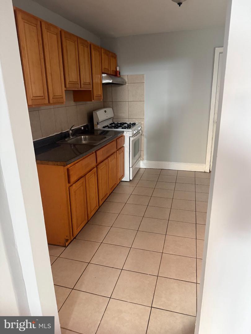4452 N Gratz St Property Photo 11