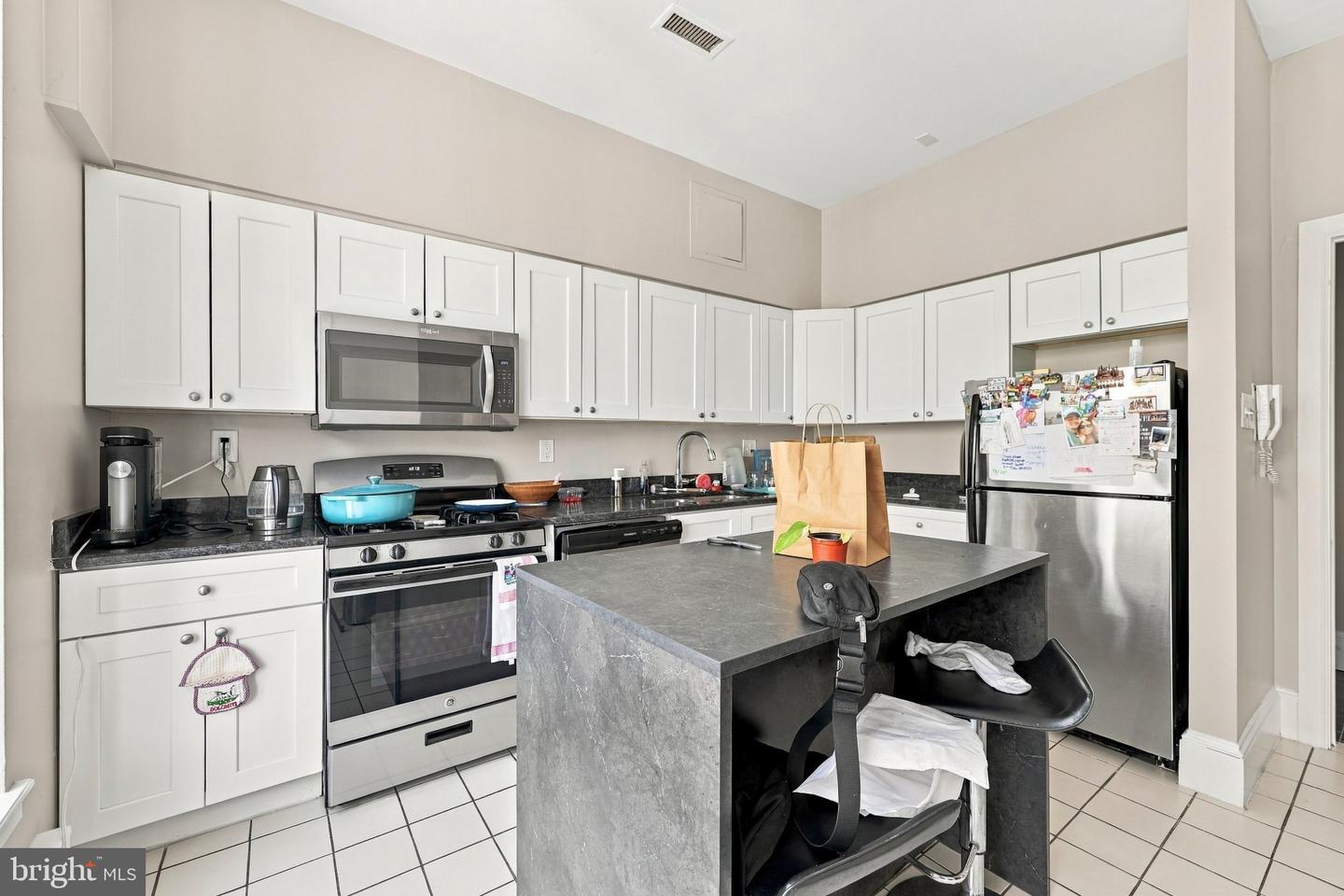 1137 Spruce St Property Photo 6
