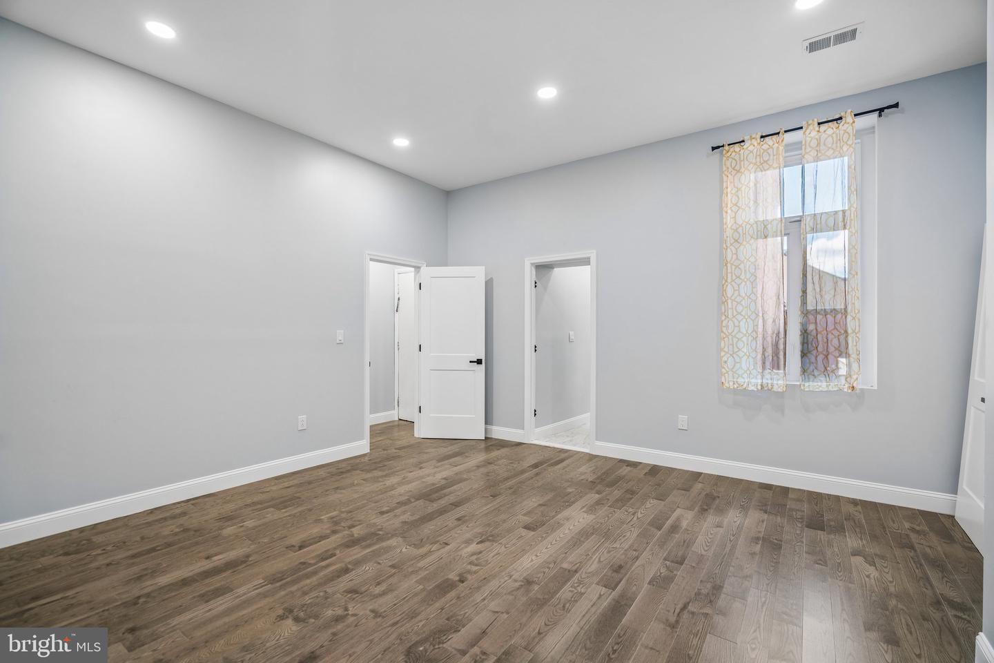 1202 Spruce St #2f Property Photo 9