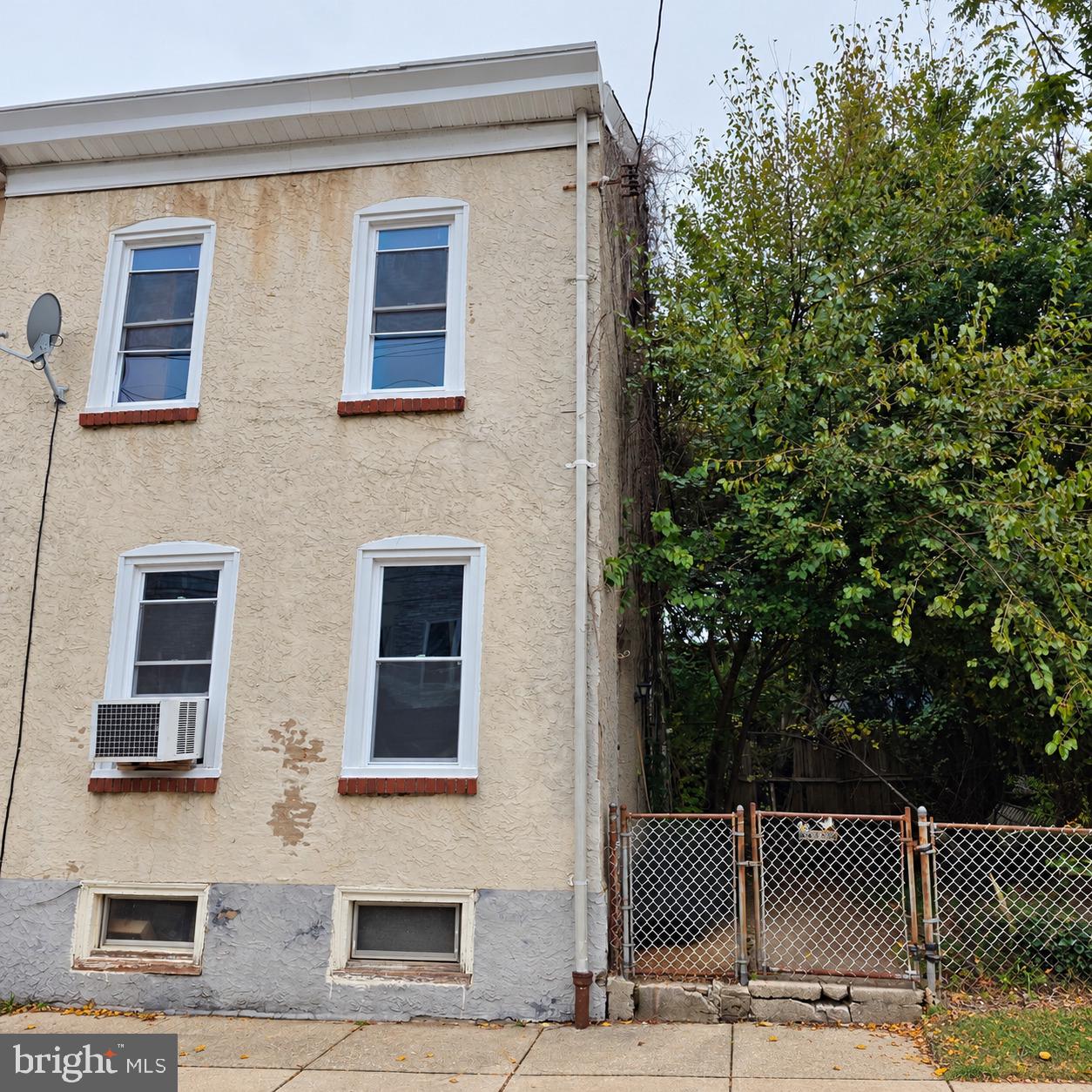 338 Delmar St Property Photo 1