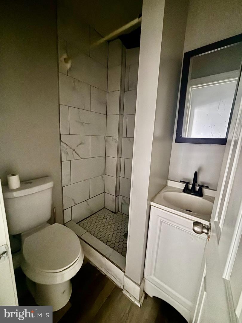 2126 E Orleans St Property Photo 17