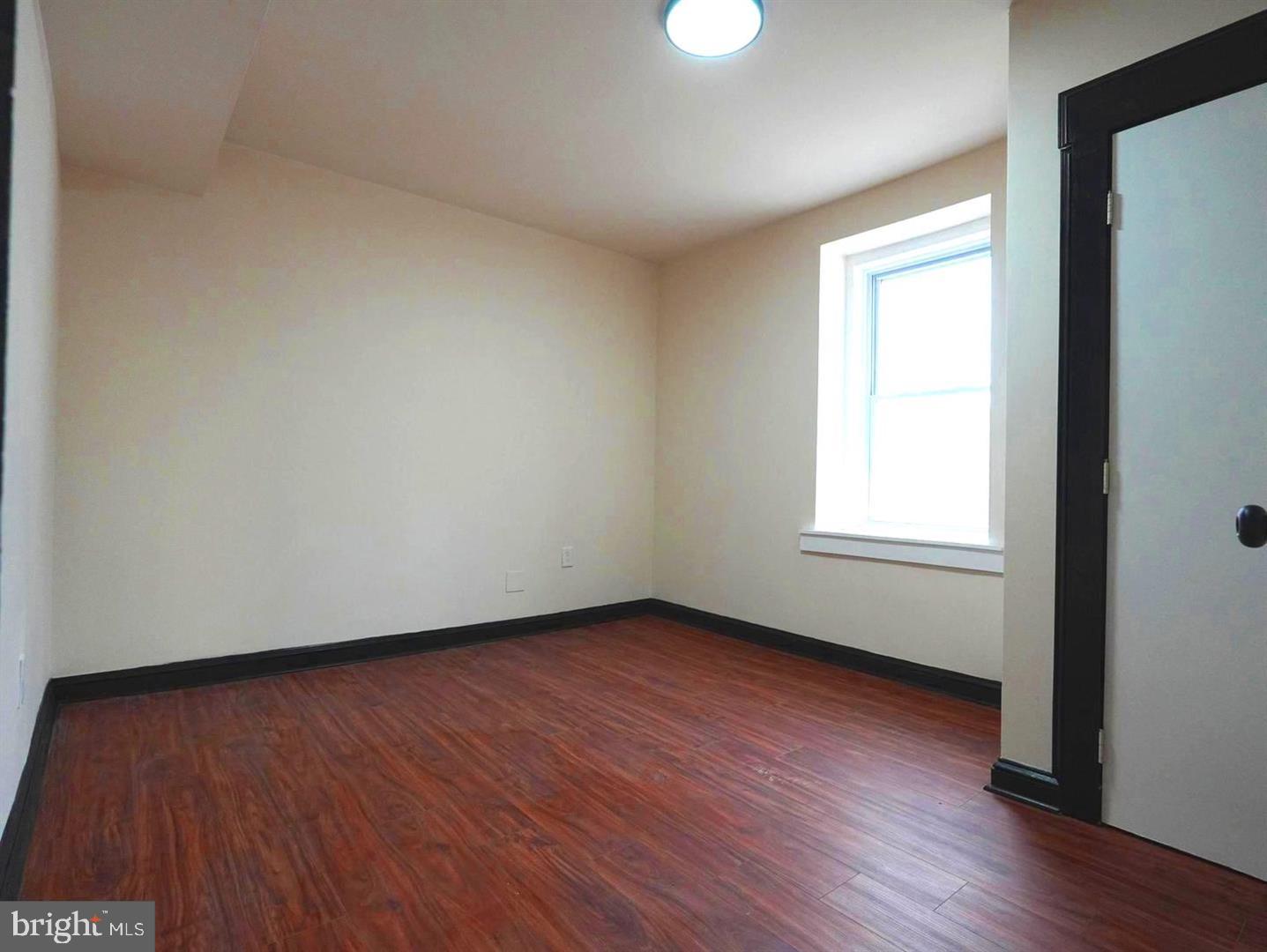 5013-00 Chester Ave Property Photo 8