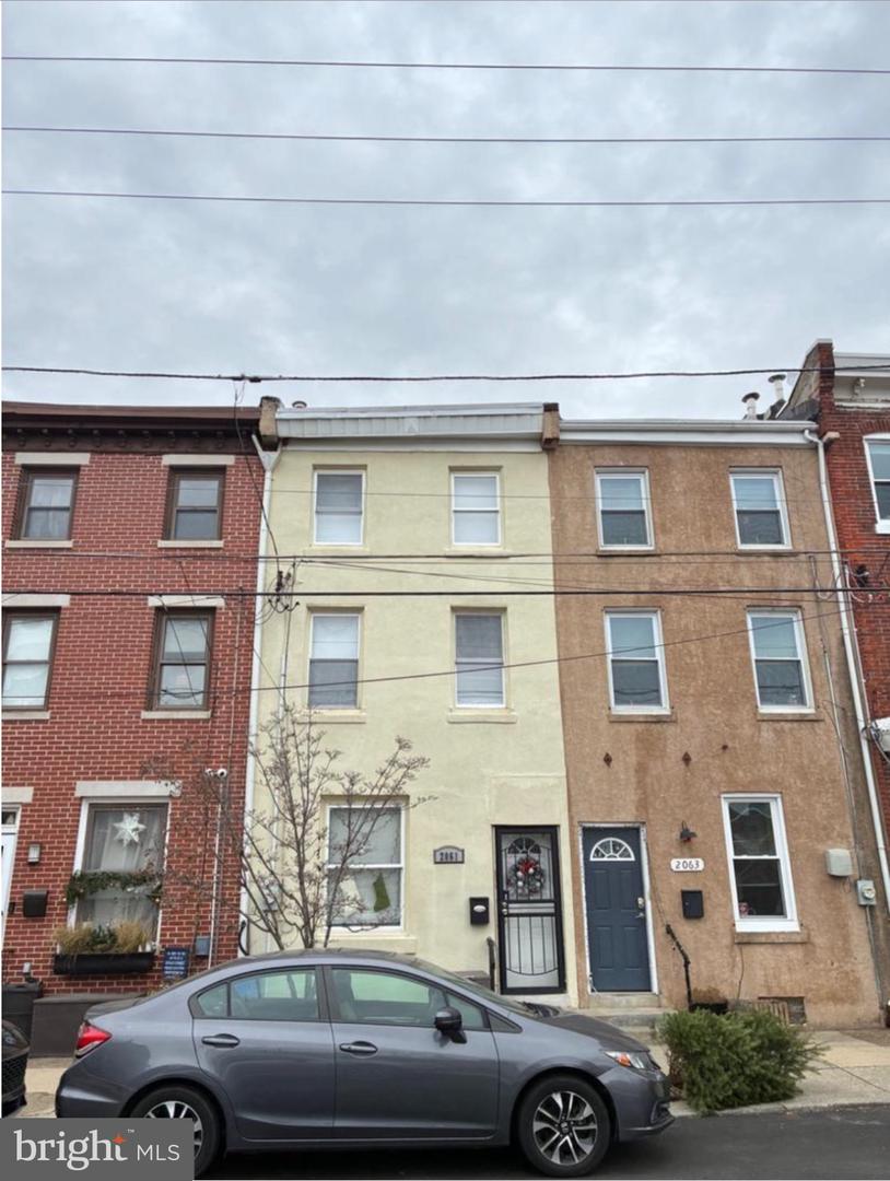2061 E HAGERT ST Property Photo 1