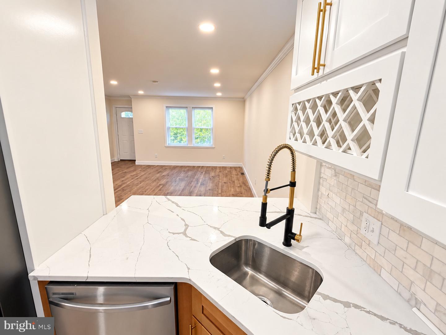 7419 Woolston Ave Property Photo 4
