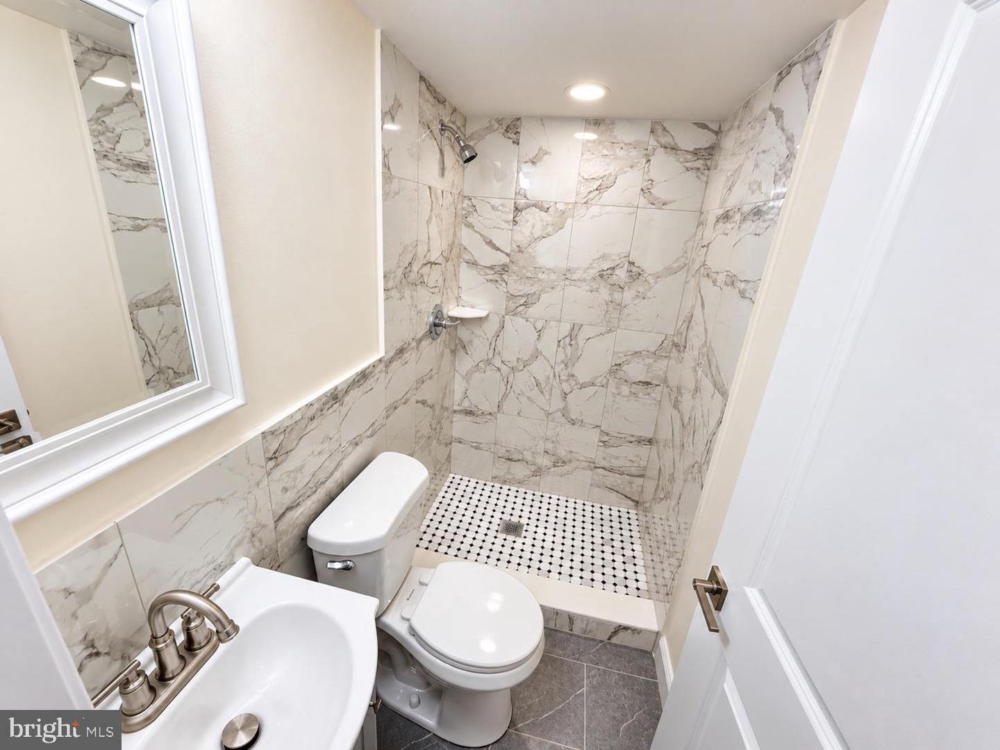 7419 Woolston Ave Property Photo 13