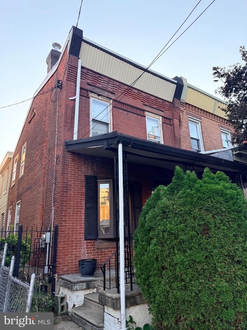 1624 Dyre St Property Photo 1