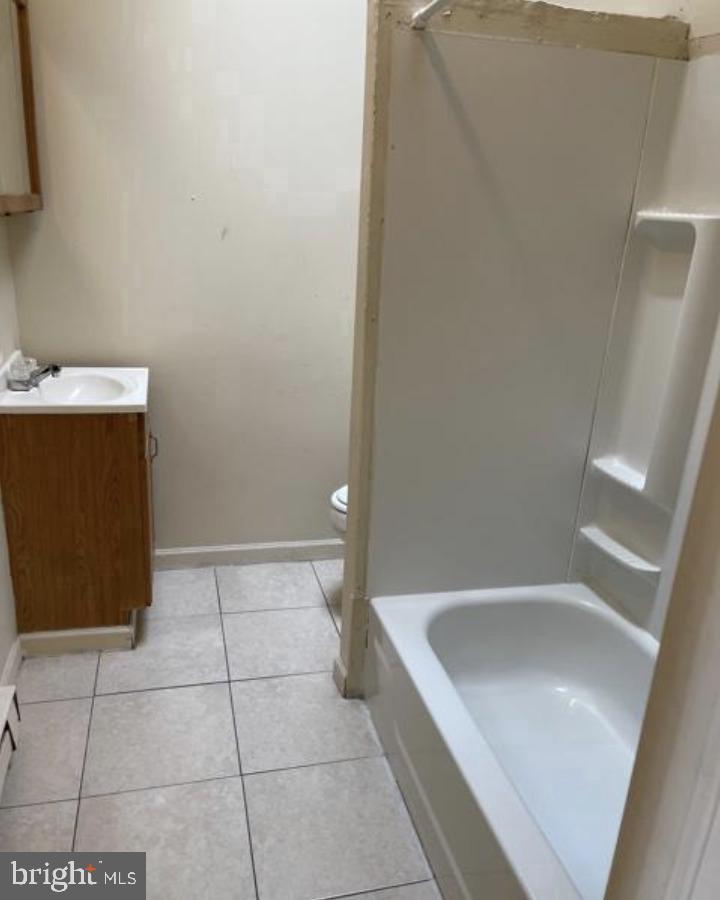 859 E Westmoreland St Property Photo 3