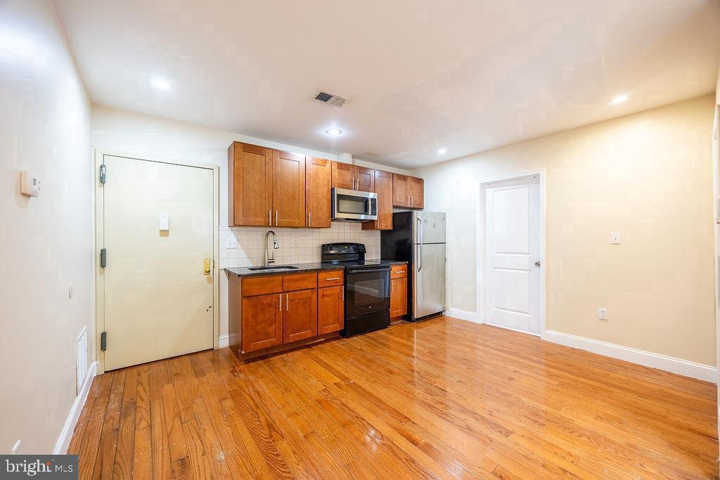 4706 CHESTNUT ST #2B Property Photo 1